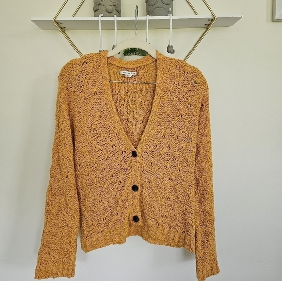 American Eagle Open Knit Golden Yellow V Neck Button Front Cardigan Sweater - Picture 2 of 6